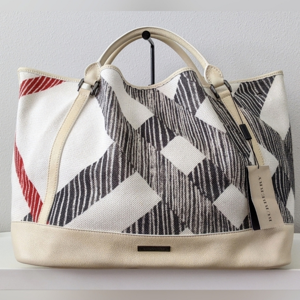 LIKE NEW BURBERRY LARGE SHOULDER BAG - Picture 13 of 16
